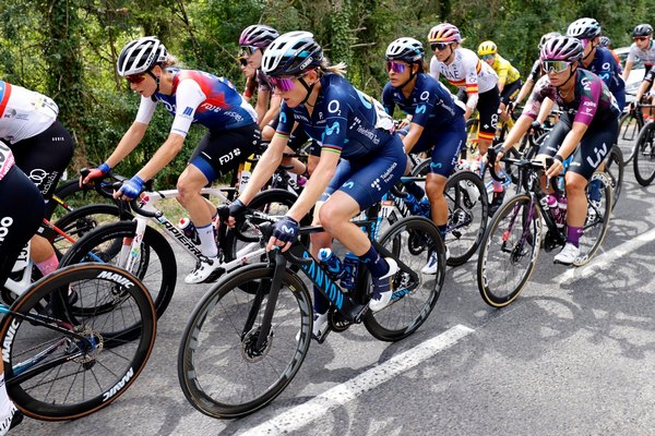 A pesar del agotador trabajo que hace para Van Vleuten, la manzanillera entró en el puesto 28 en la extensa quinta etapa. Foto: Movistar.