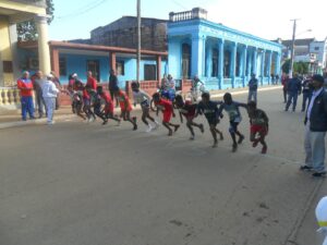 Participantes de la carrera de los tres km.