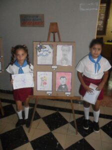 Las alumnas Paola Rodríguez Garriga (izquierda) y Alexia Camila Santana Munive (derecha) obtuvieron premios en este importante certamen artístico.