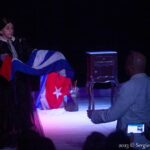 Emilia, la bordadora de la Bandera cubana, irrumpe en la escena de Icarón