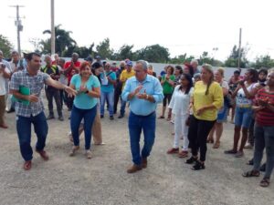 Para compartir con el pueblo, varias jornadas de recorridos realizan los candidatos. Foto: Hugo García.