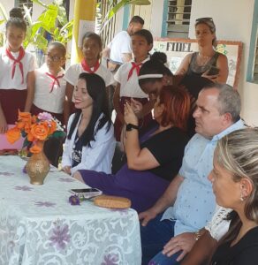 Con alumnos y docentes de la Escuela primaria Sí por Cuba.