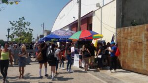 La familia matancera visita la Feria del Libro en busca de libros y otros implementos útiles como materiales escolares y juegos didácticos.