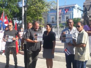 De izquierda a derecha, Jorge Navia Fernández, Yensy Guedes Díaz y Osmel Leyva García, todos del sindicato de Trabajadores de la Construcción. Foto: De la Autora