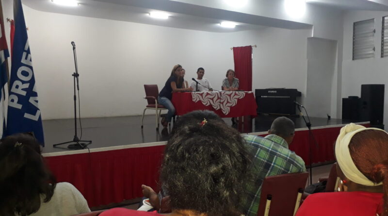 dicato de la Educación, Ciencia y Deporte ratifica la presencia de sus afiliados en el desfile