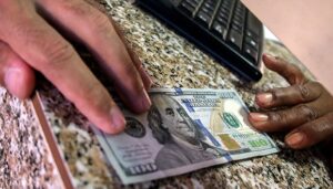 A partir del 17 de abril se podrá depositar efectivo en USD en todas las sucursales