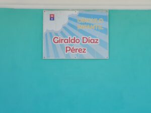 El nombre del centro rinde homenaje al mártir betancourense caído en la gesta de Playa Girón el 17 de abril de 1961.