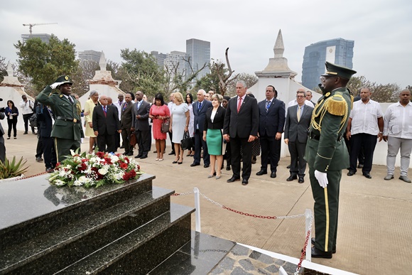 Díaz-Canel en Angola