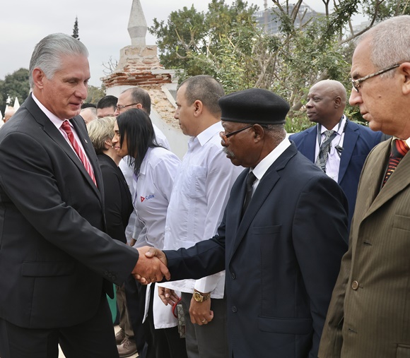 Díaz-Canel en Angola