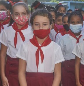 Comportamiento de la distribución y comercialización del uniforme escolar