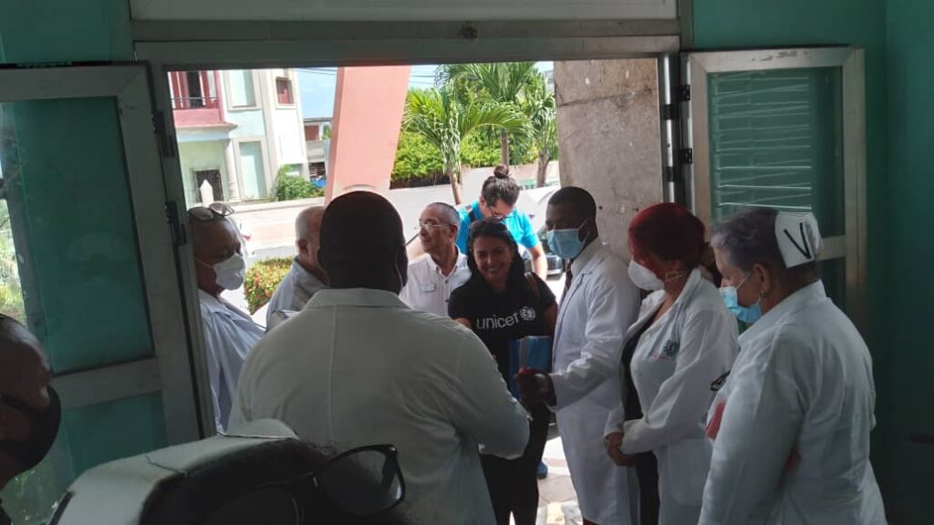 Representantes de la Unicef intercambian con profesionales sanitarios de Matanzas 