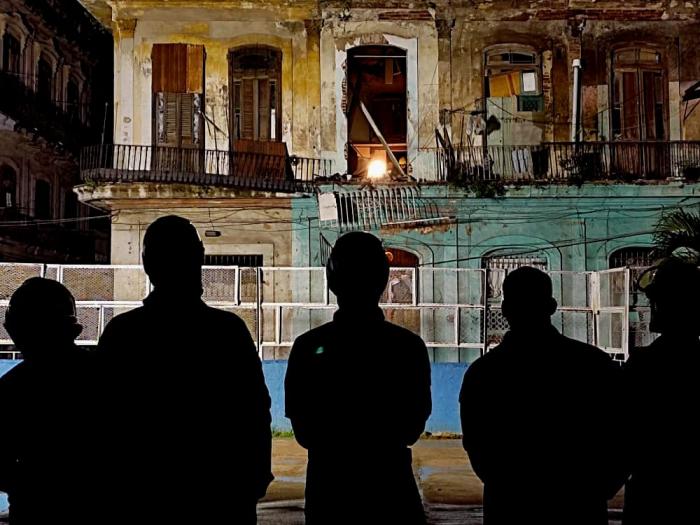 Fallecieron dos rescatistas tras derrumbe de edificio en Cuba