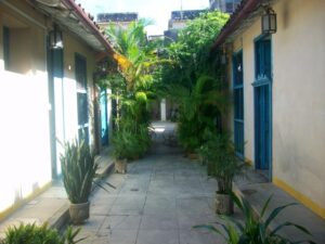 Patio de la Casa de Milanés. A la drecha, su cuarto