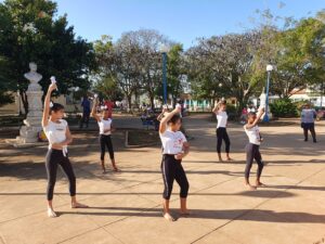 Pioneras del territorio demostraron su talento danzario frente al busto martiano.