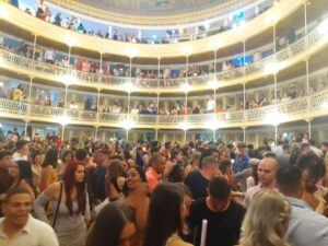 Acto de graduacion de la Universidad en Teatro Sauto.