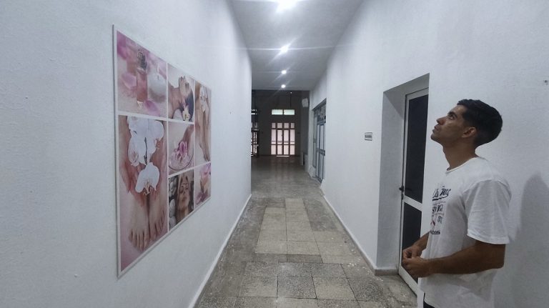 Lograr un salón de belleza muy competitivo con buenos profesionales en las distintas áreas es el propósito del cuentapropista Yuriel Michel García Tápanez. Foto: Roberto Jesús Hernández.