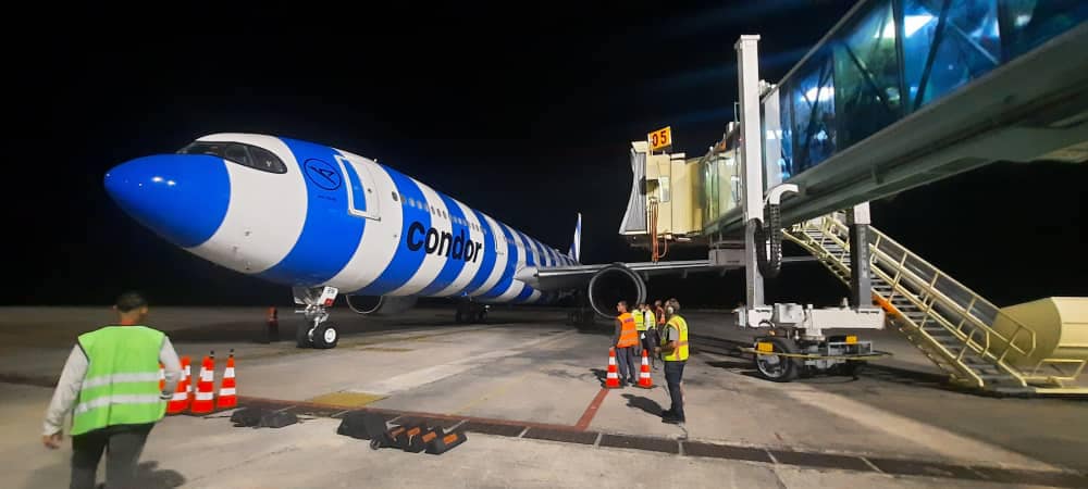 Llegada del vuelo de Condor a Varadero