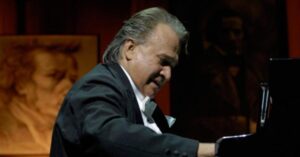 Frank Fernández, maestro cubano del piano y la música cumple 80