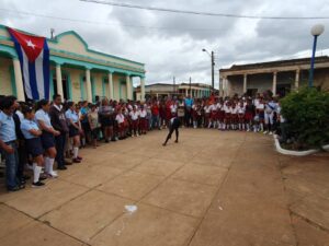 El acto contó con la presentación danzaria del estudiante Duviel Campuzano y la interpretación musical del coro infantil "Estrellitas del Futuro".