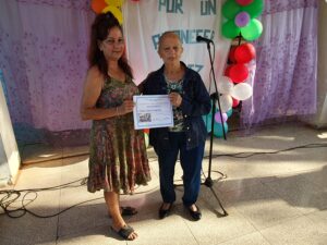 Reconocimiento a Clara López por su labor incasable junto al Círculo Infantil betancourense.