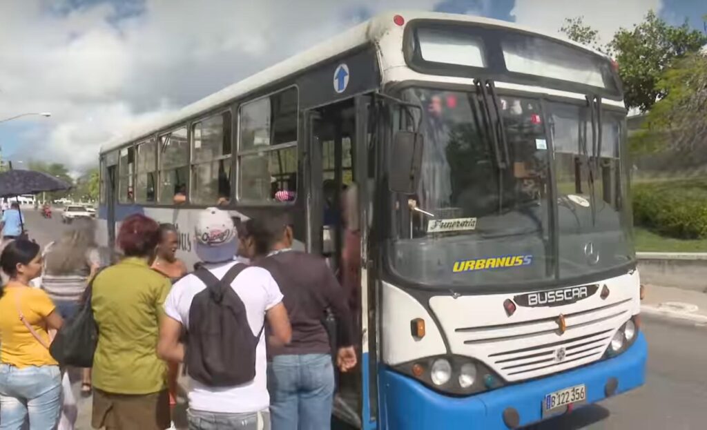 El Día del Trabajador del Transporte en Cuba pretende reconocer la labor de los afiliados al sindicato del ramo y la voluntad de avanzar en el servicio de transportación. Foto tomada de TV Yumurí