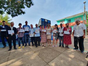 Mérito a quienes laboraron por más cinco, diez o 20 años al servicio del Poder Popular en el poblado.