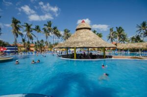 La piscina y la playa son espacios muy demandados. Foto: Tomada de la página de Facebook del hotel
