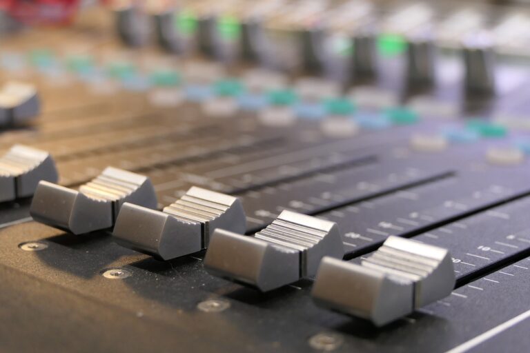 Día de los Técnicos de la Radio Cubana. Foto: Tomasz Manderla en Pixabay