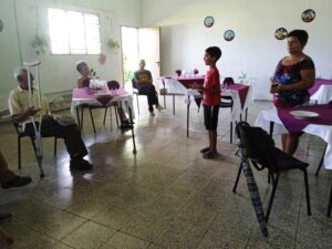 Adultos mayores del Sistema de Atención a las Familias en "Manuelito" también tuvieron su espacio de esparcimiento.