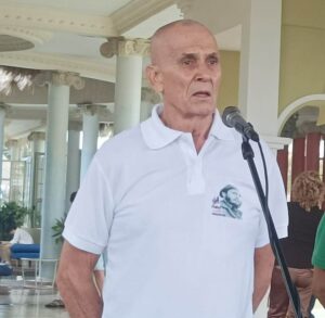 Arnaldo Díaz ponderó el ejemplo de los trabajadores en los días de la coyuntura energética y en los donativos para damnificados por el huracán Oscar en Guantánamo. Foto: De la Autora.