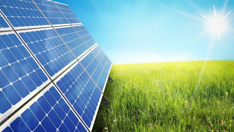 Este parque para la generación de energía renovable en el norteño municipio matancero se une a los esfuerzos que desarrolla la Empresa Eléctrica de Matanzas en el parque solar fotovoltaico Jovellanos II. Imagen de Ashiq Raazz en Pixabay