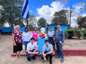 Estudiantes y profesores condecorados con la distinción de "MARTIANOS" por su estudio y entusiasmo por la obra del Apóstol. (Foto facilitada por la entrevistada)