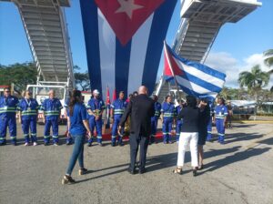 Abanderan contingente del aeropuerto para apoyar obra parque solar fotovoltaico Jovellanos II. Foto: De la Autora