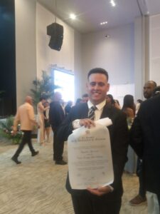 Graduado más integral del curso regular diurno, Carlos Enrique Lista Sánchez, de la Facultad de Ciencias Agropecuarias