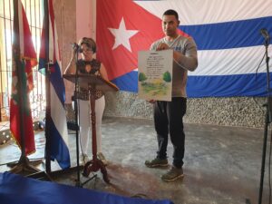 El artista visual Odelvis del Sol Reyes fue reconocido por ilustrar con su talento las obras líricas exhibidas.