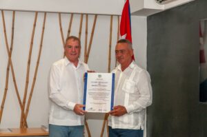 Reconocido por su experiencia en el sector y ejemplo personal, Antonio recibió su diploma como cuadro destacado justo en el año del aniversario 35 en operaciones de Sol Palmeras - Cuba , el hotel símbolo del Ministerio de Turismo de Cuba. Este hotel tiene el récord de ser hotel mixto más veces Vanguardia Nacional, incluido el último año.