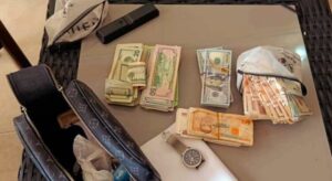 Maddiolys Herreras Cárdenas devolvió los 140 mil pesos encontrados en abril último. Foto: Archivo.